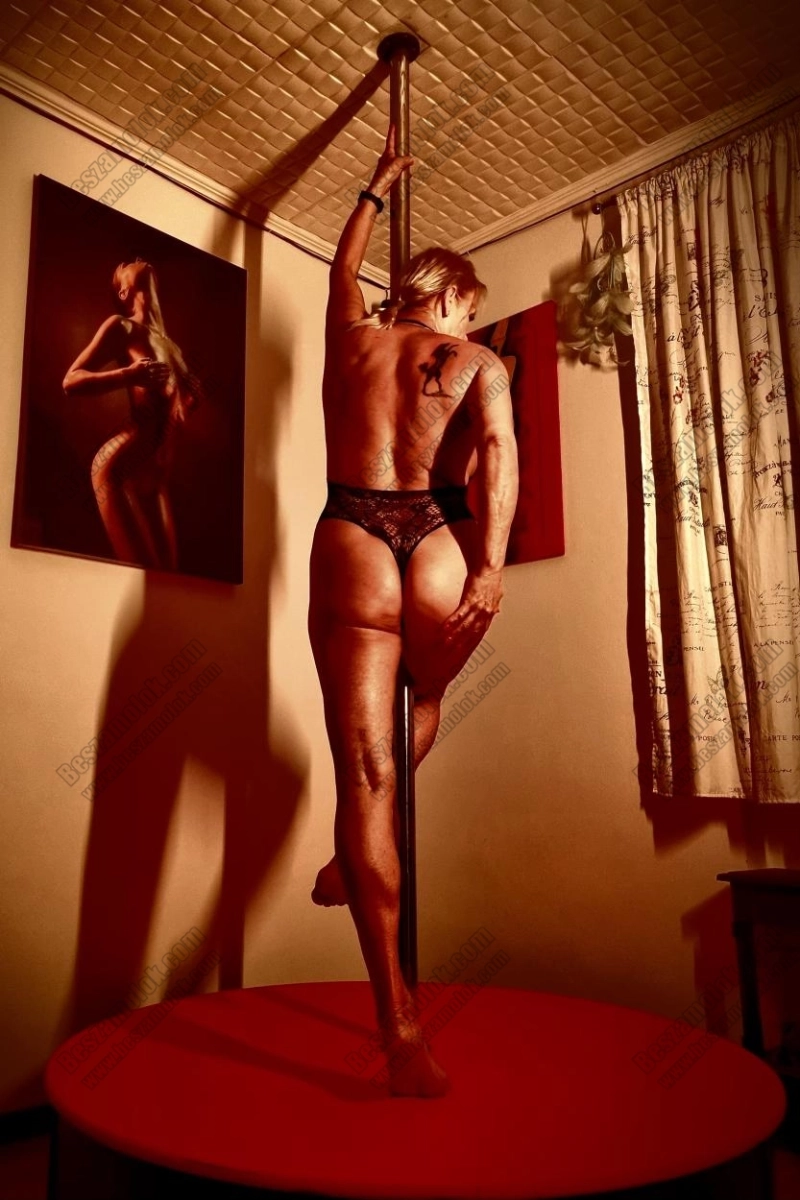 6 kép reginalove. szexpartner 306808849,   
