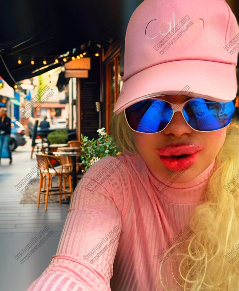 9 kép MoniqeLove. szexpartner 306758975,   