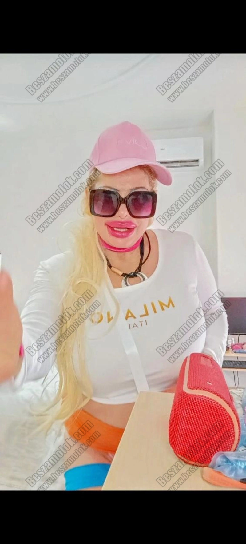 11 kép MoniqeLove. szexpartner 306758975,