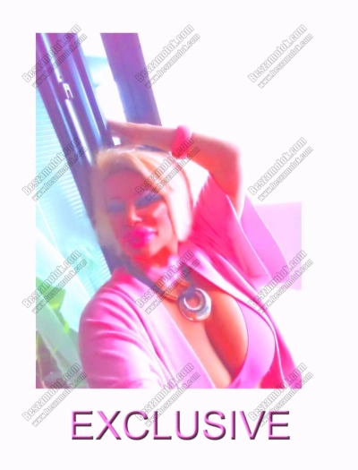 14 kép MoniqeLove. szexpartner 306758975,