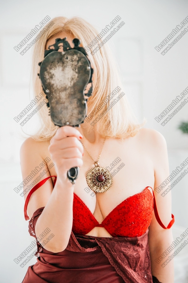 87 kép Laraa. szexpartner 705704334,   