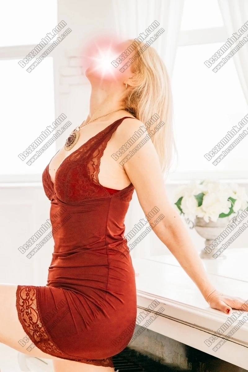 69 kép Laraa. szexpartner 705704334,   