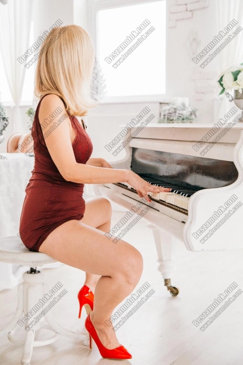 3 kép Laraa. szexpartner 705704334,   