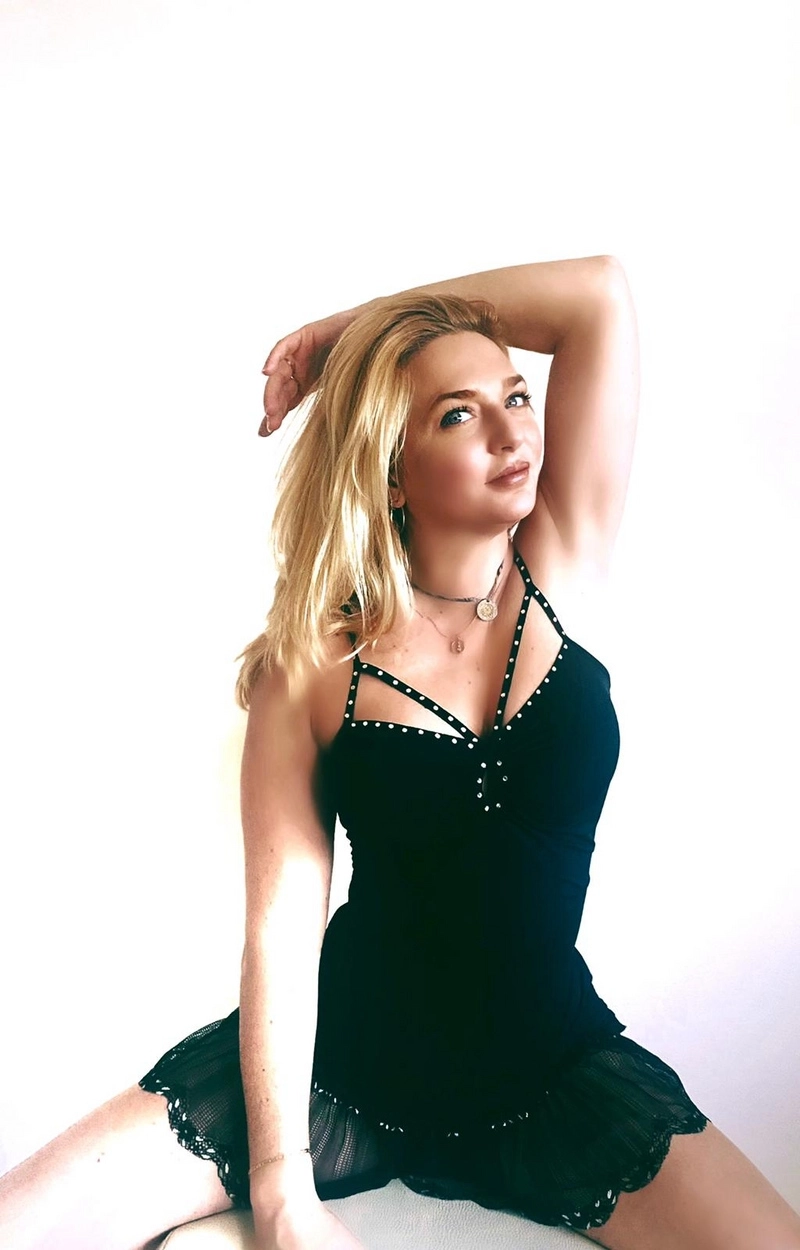 19 kép Eni. erotikus masszázs 309680039,   