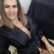 Lèna 208076233 Budapest szexpartner nő