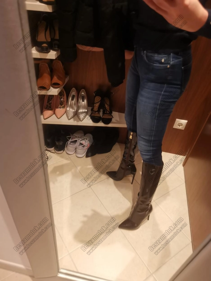 16 kép Courtney13. szexpartner 304911640,   