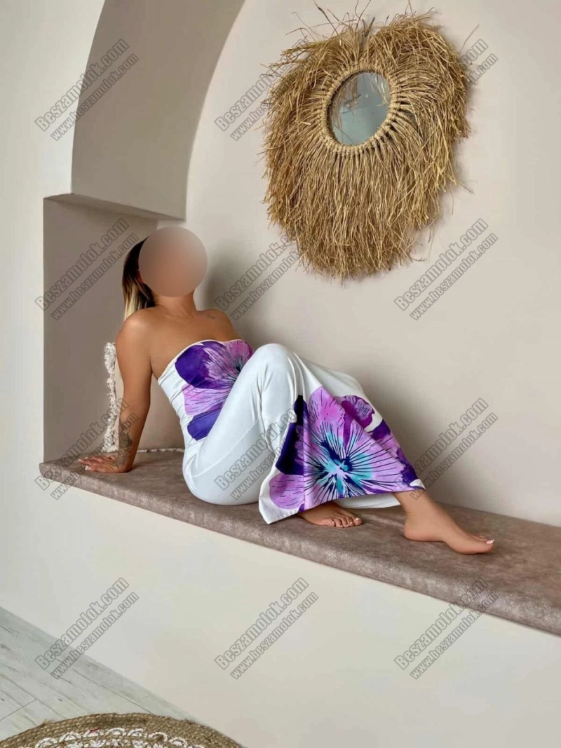 16 kép Adrienn. szexpartner 701618599,   