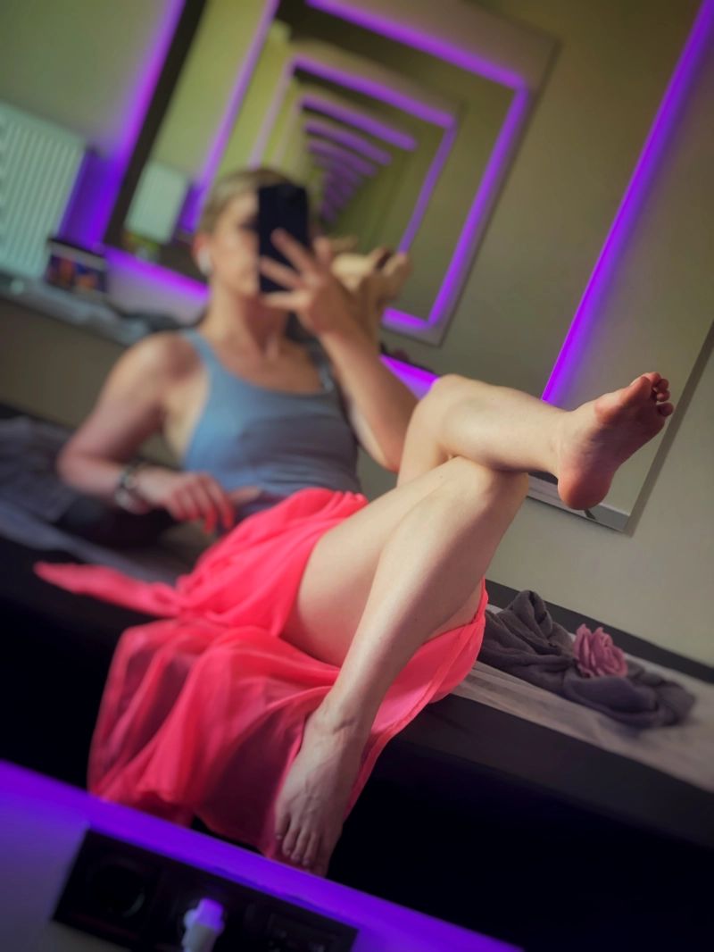2 kép Renzie_Luxora. erotikus masszázs 305620757,   