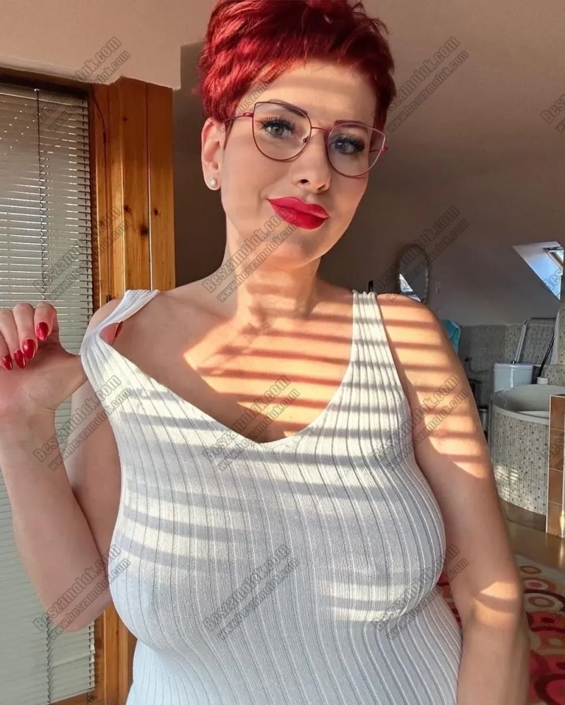 11 kép LizaPinelli. szexpartner 209942769,   